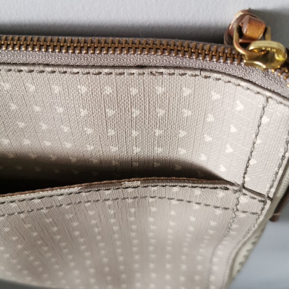 Fossil Crossbody Vegan Bag - Picture 14 of 14